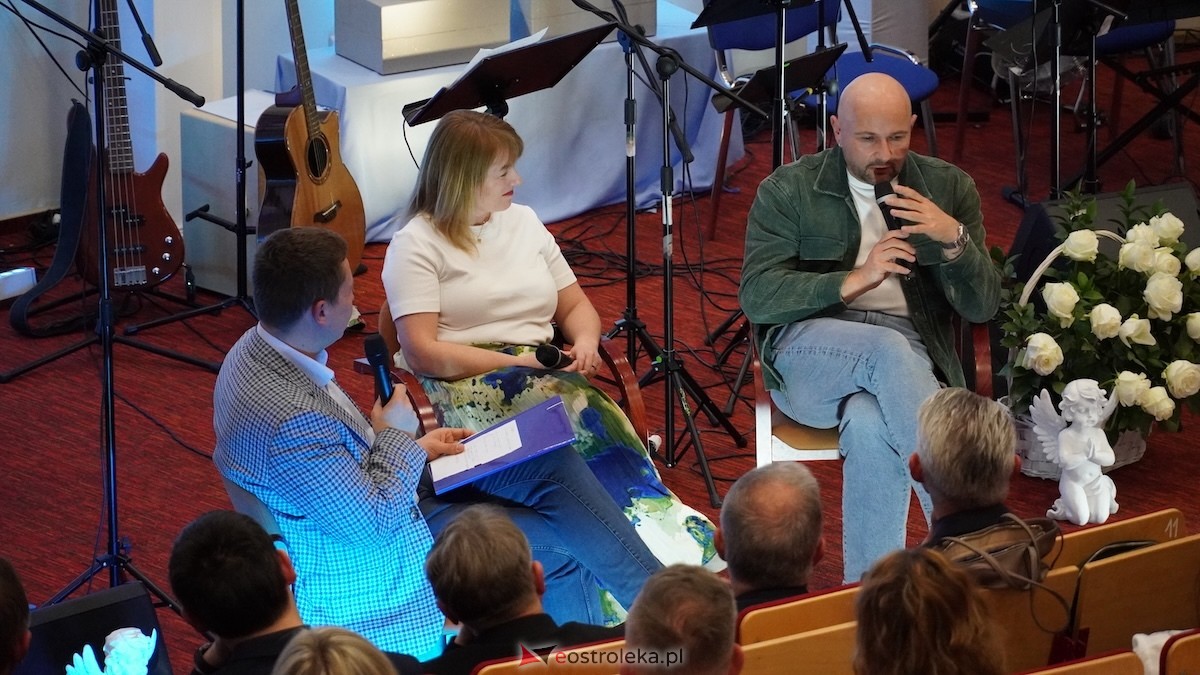 Wieczór ewangelizacyjny Rozpal w sobie dar [22.05.2026] - zdjęcie #8 - eOstroleka.pl