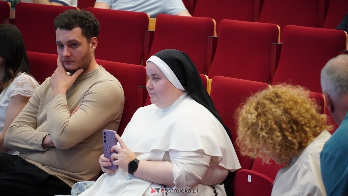 Wieczór ewangelizacyjny Rozpal w sobie dar [22.05.2026] - zdjęcie #6 - eOstroleka.pl