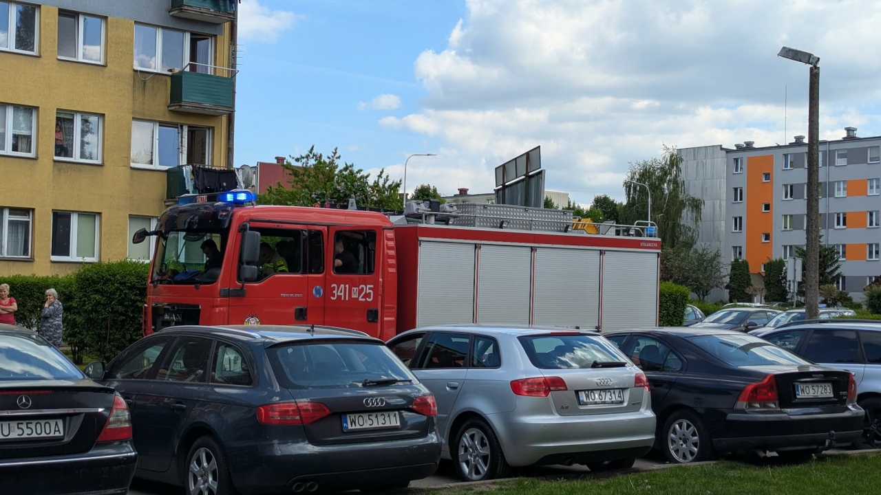 Zadymienie w bloku przy 11 Listopada [23.05.2026] - zdjęcie #9 - eOstroleka.pl