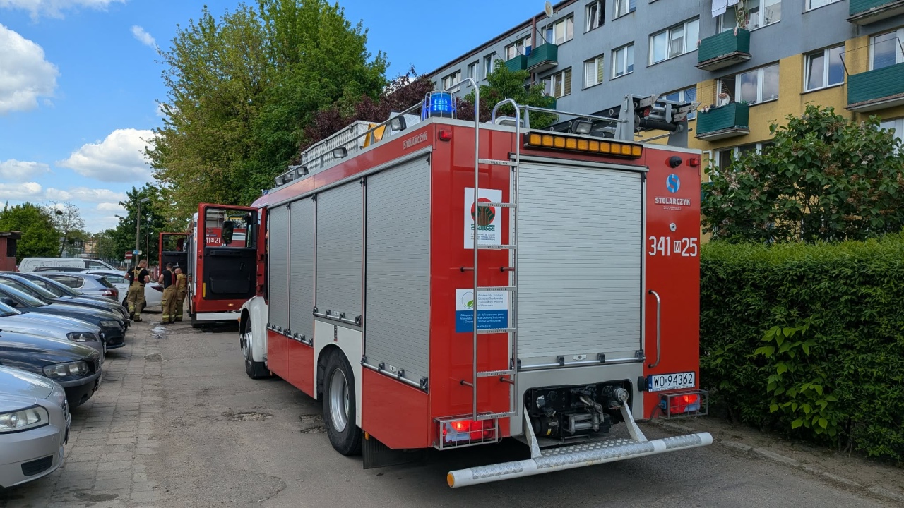 Zadymienie w bloku przy 11 Listopada [23.05.2026] - zdjęcie #3 - eOstroleka.pl
