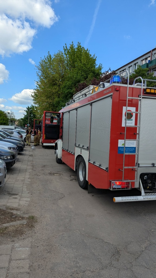 Zadymienie w bloku przy 11 Listopada [23.05.2026] - zdjęcie #2 - eOstroleka.pl