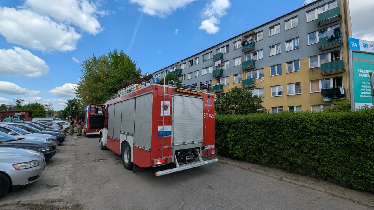 Zadymienie w bloku przy 11 Listopada [23.05.2026] - zdjęcie #1 - eOstroleka.pl