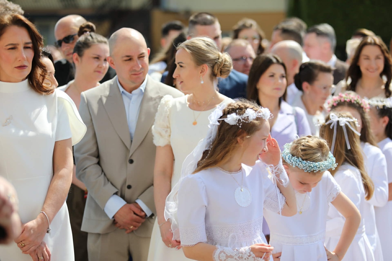 I Komunia Święta w parafii pw. Królowej Rodzin w Ostrołęce [24.05.2026] - zdjęcie #13 - eOstroleka.pl