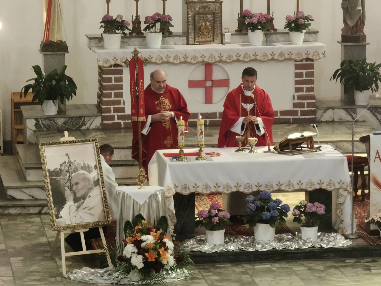 Relikwie św. Jana Pawła II w parafii w Kleczkowie [24.05.2026] - zdjęcie #28 - eOstroleka.pl