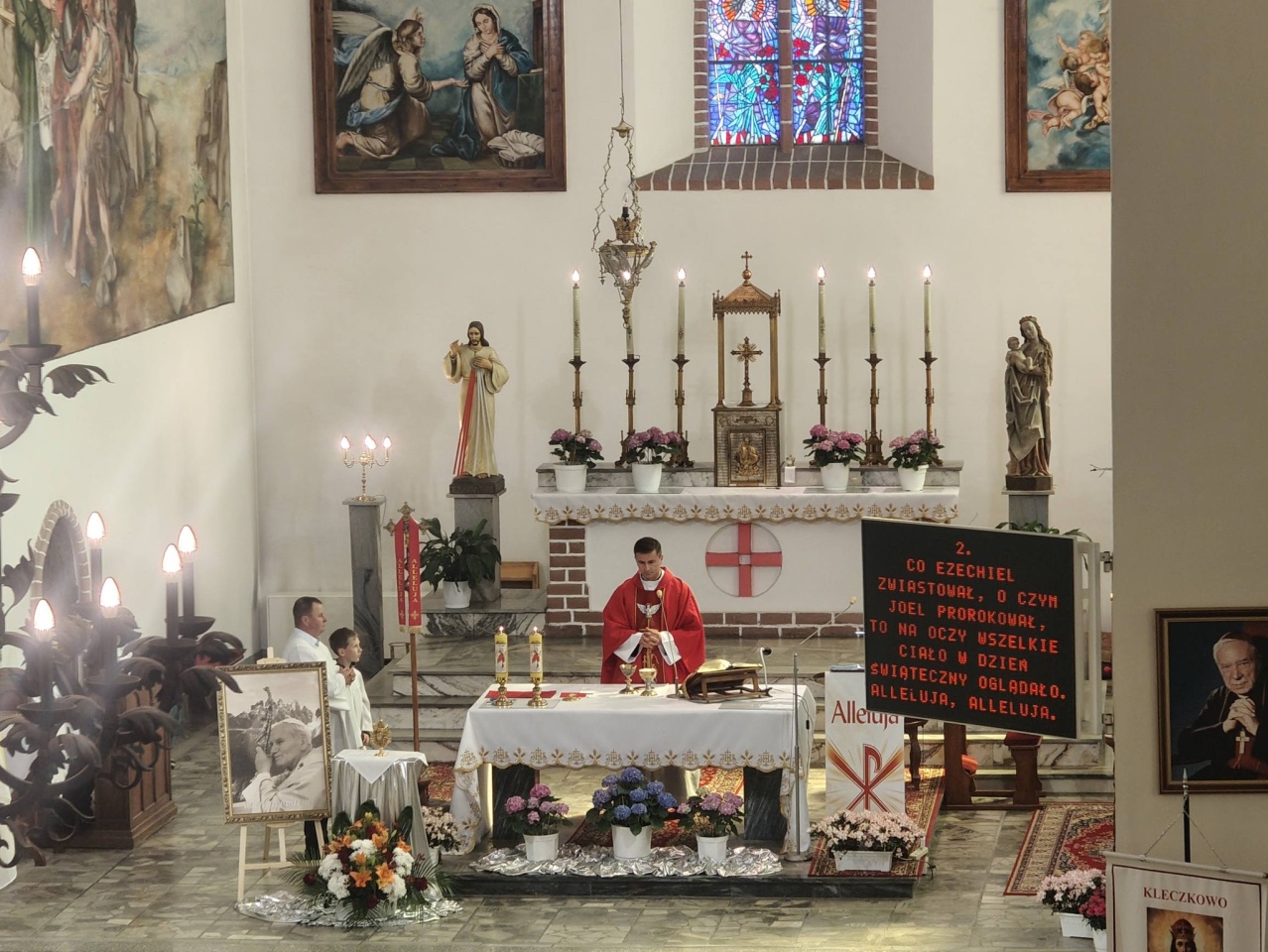 Relikwie św. Jana Pawła II w parafii w Kleczkowie [24.05.2026] - zdjęcie #22 - eOstroleka.pl