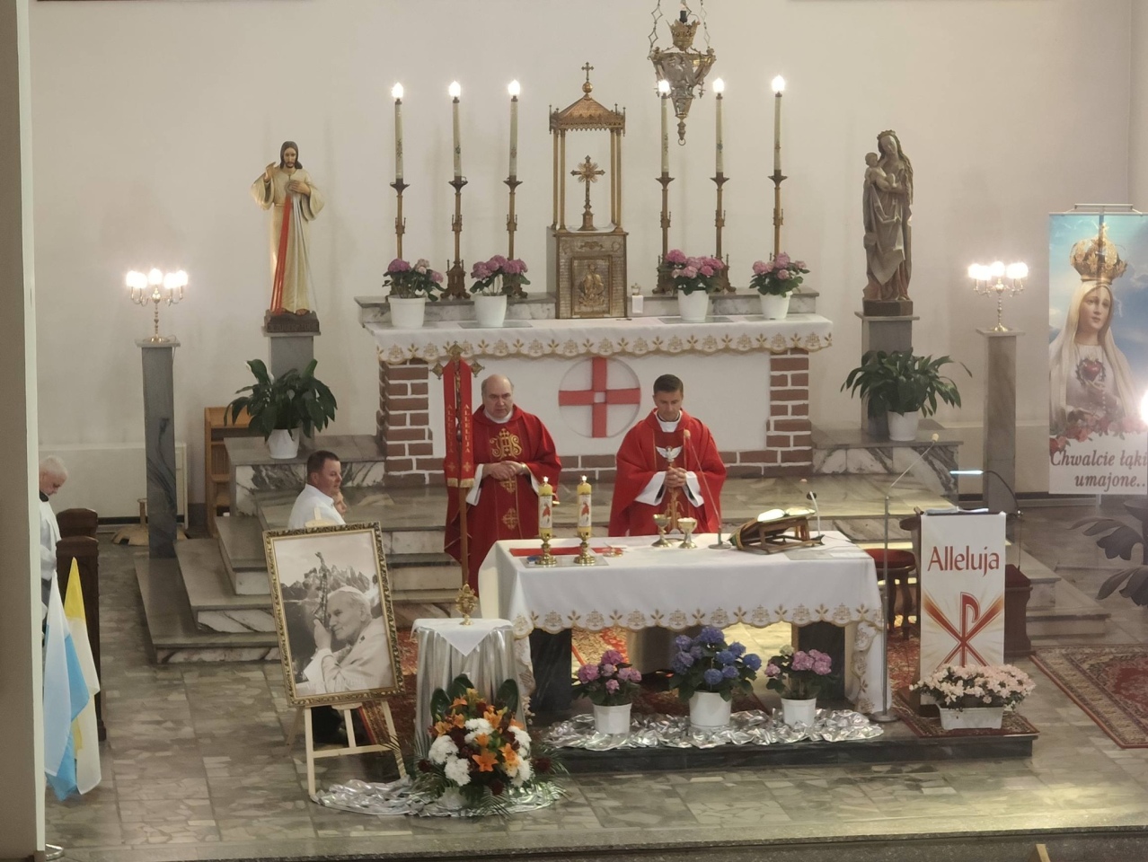 Relikwie św. Jana Pawła II w parafii w Kleczkowie [24.05.2026] - zdjęcie #21 - eOstroleka.pl