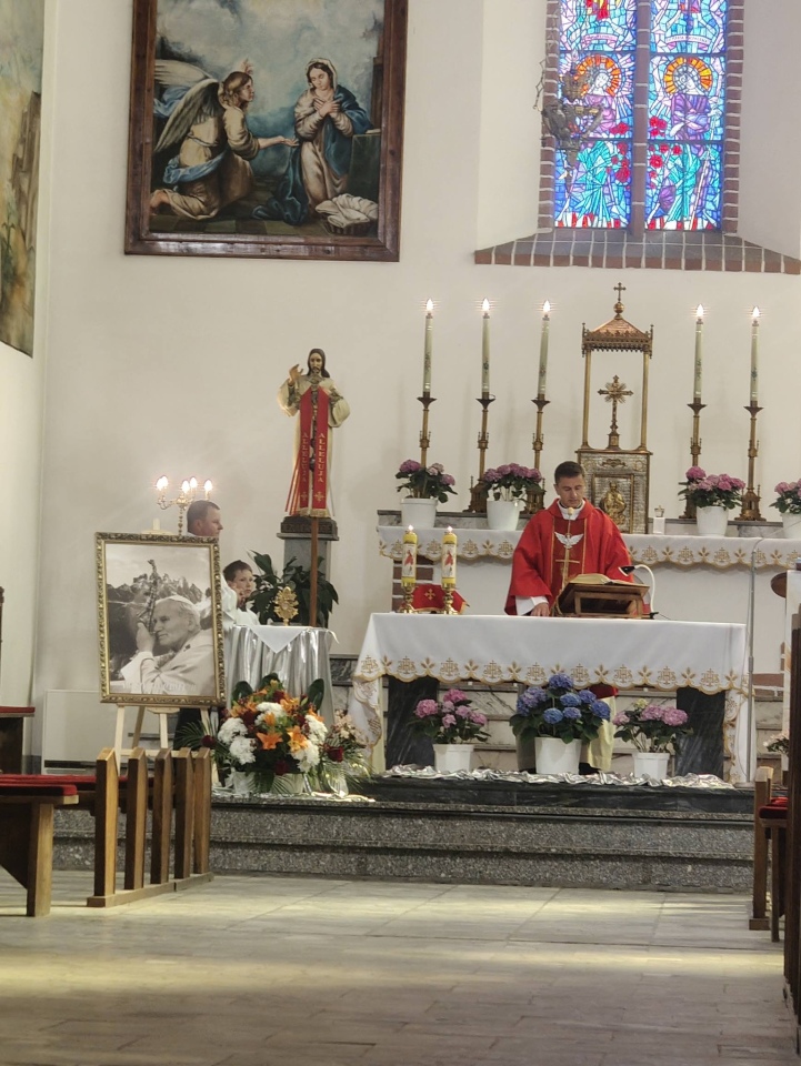 Relikwie św. Jana Pawła II w parafii w Kleczkowie [24.05.2026] - zdjęcie #13 - eOstroleka.pl