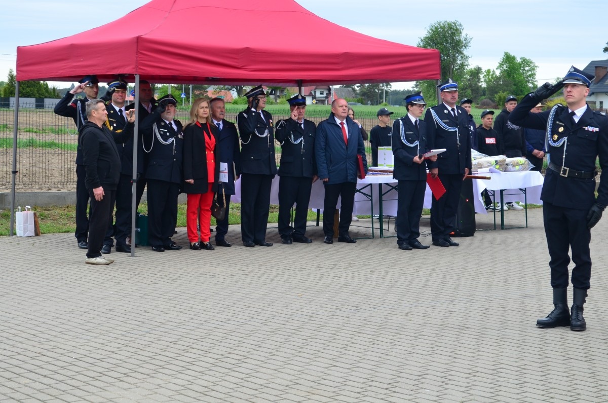 Uroczyste przekazanie sztandaru OSP Łąccki [25.05.2026] - zdjęcie #16 - eOstroleka.pl