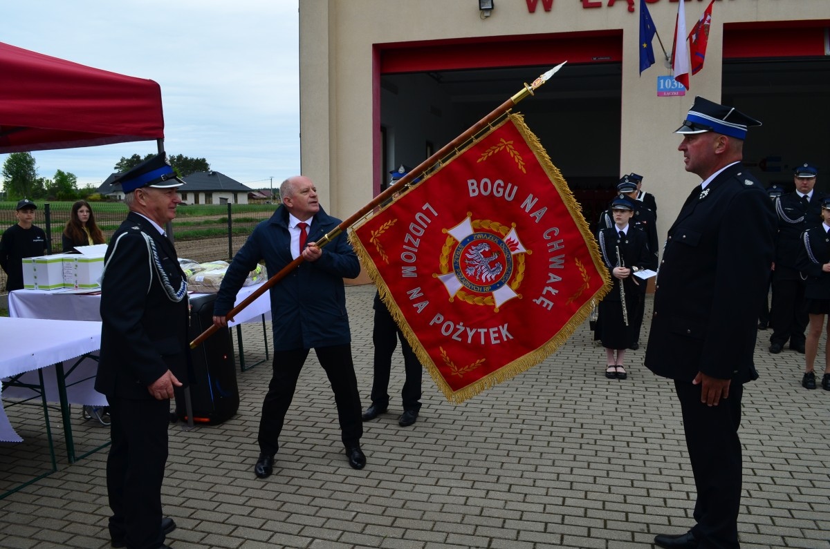 Uroczyste przekazanie sztandaru OSP Łąccki [25.05.2026] - zdjęcie #10 - eOstroleka.pl