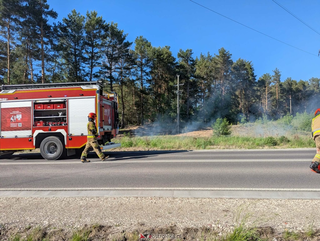 Pożar na drodze do mostu w Teodorowie [25.05.2026] - zdjęcie #11 - eOstroleka.pl