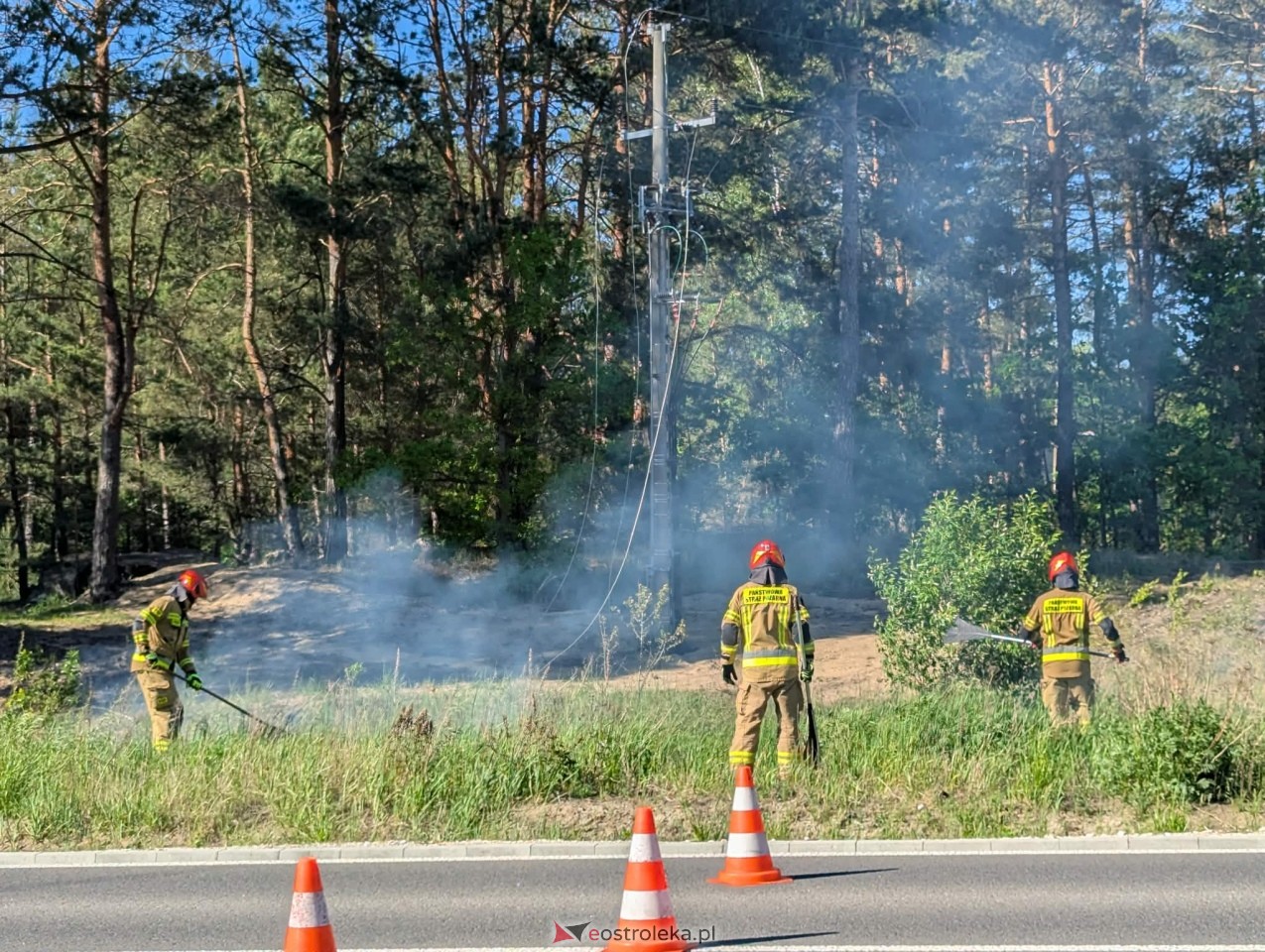 Pożar na drodze do mostu w Teodorowie [25.05.2026] - zdjęcie #8 - eOstroleka.pl