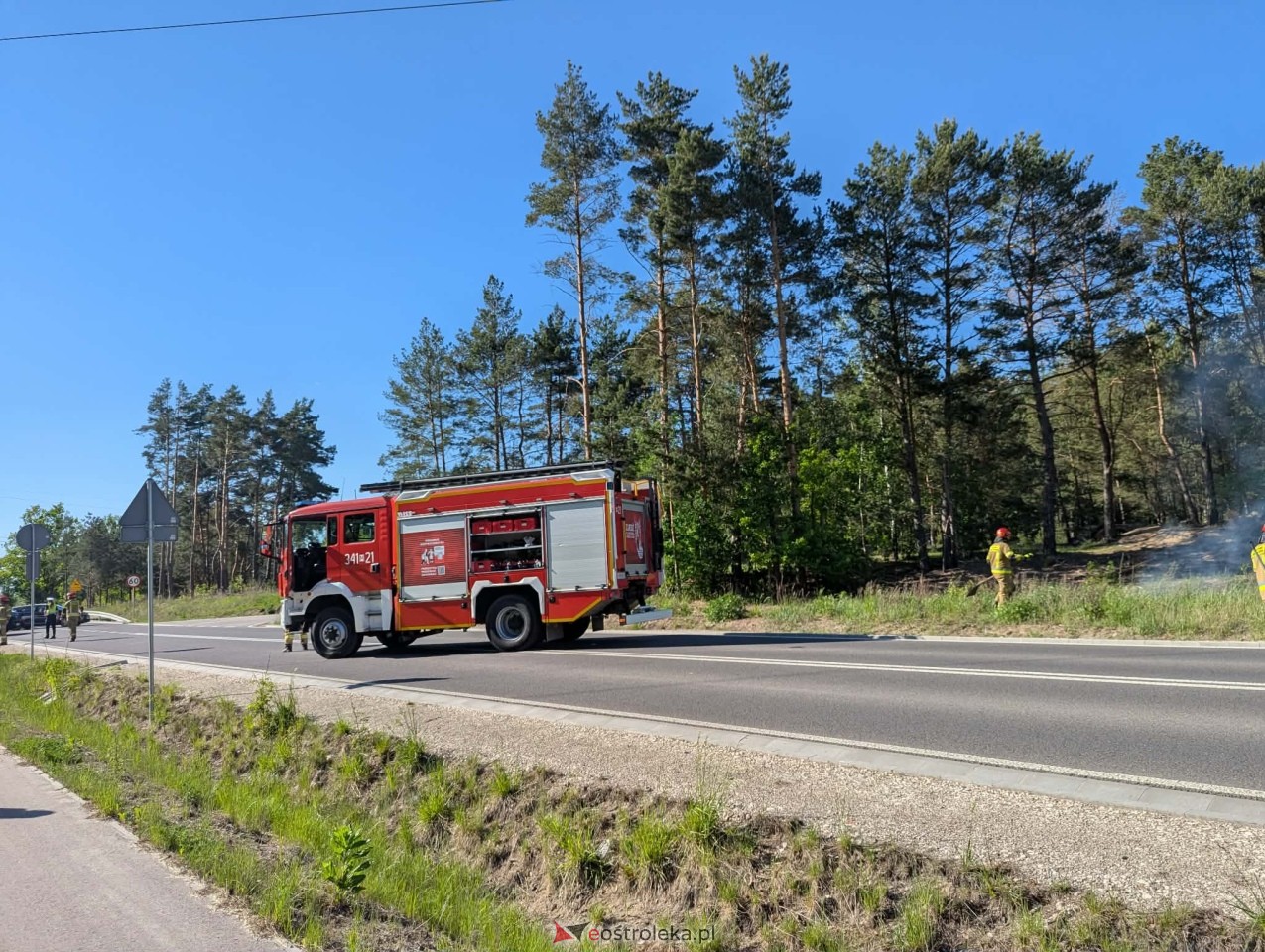 Pożar na drodze do mostu w Teodorowie [25.05.2026] - zdjęcie #9 - eOstroleka.pl