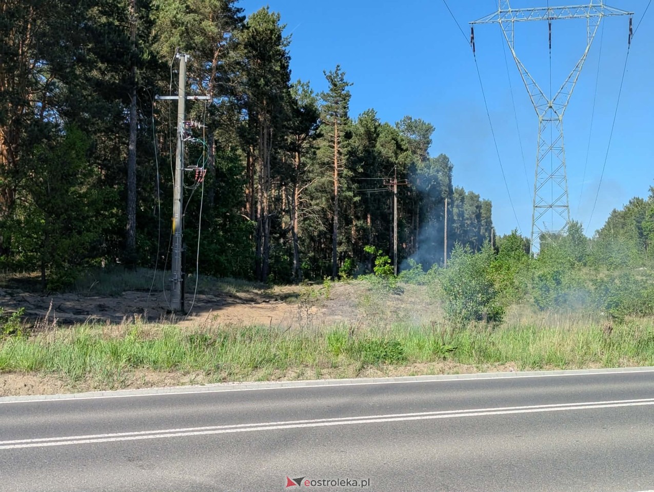 Pożar na drodze do mostu w Teodorowie [25.05.2026] - zdjęcie #16 - eOstroleka.pl