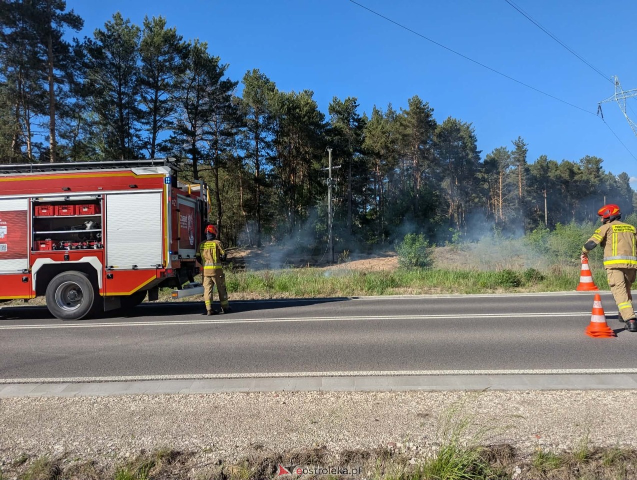 Pożar na drodze do mostu w Teodorowie [25.05.2026] - zdjęcie #10 - eOstroleka.pl