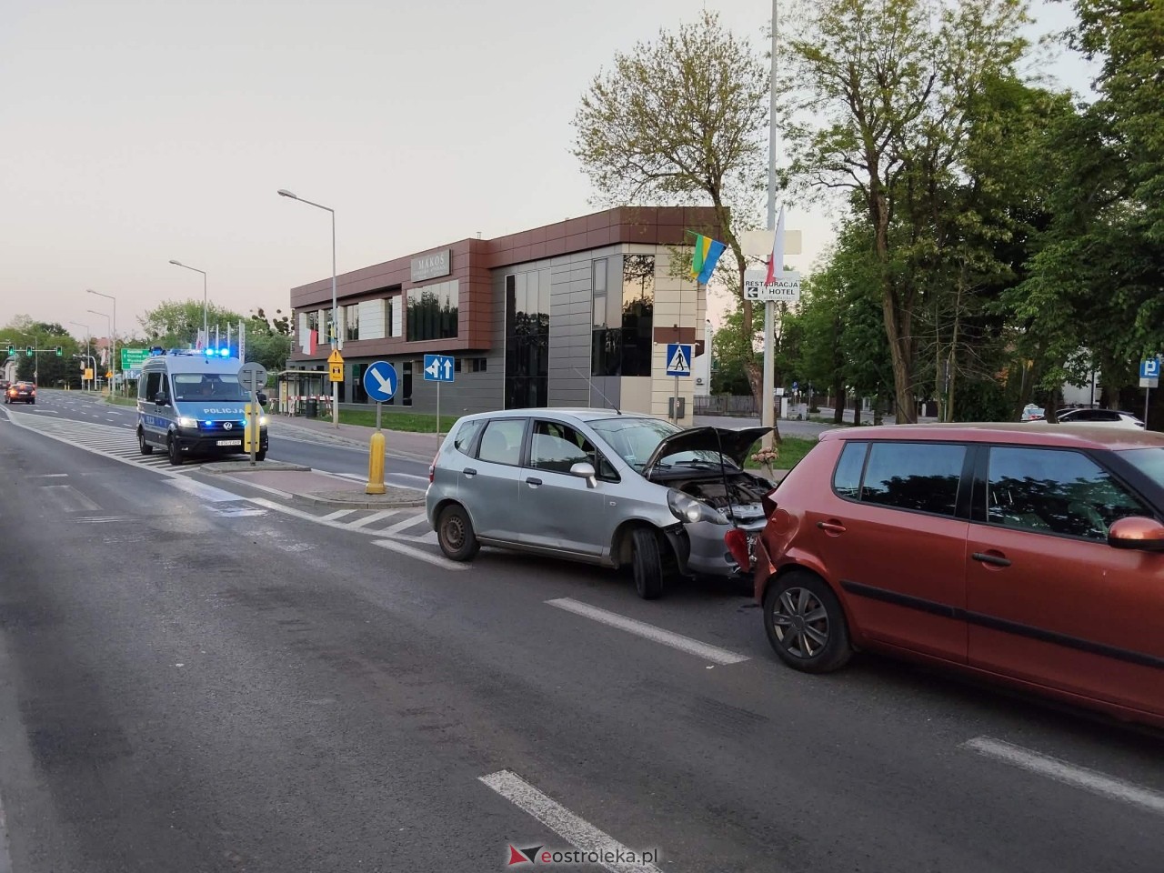 Kolizja trzech aut przy wjeździe na most Wyszyńskiego [25.05.2026] - zdjęcie #16 - eOstroleka.pl