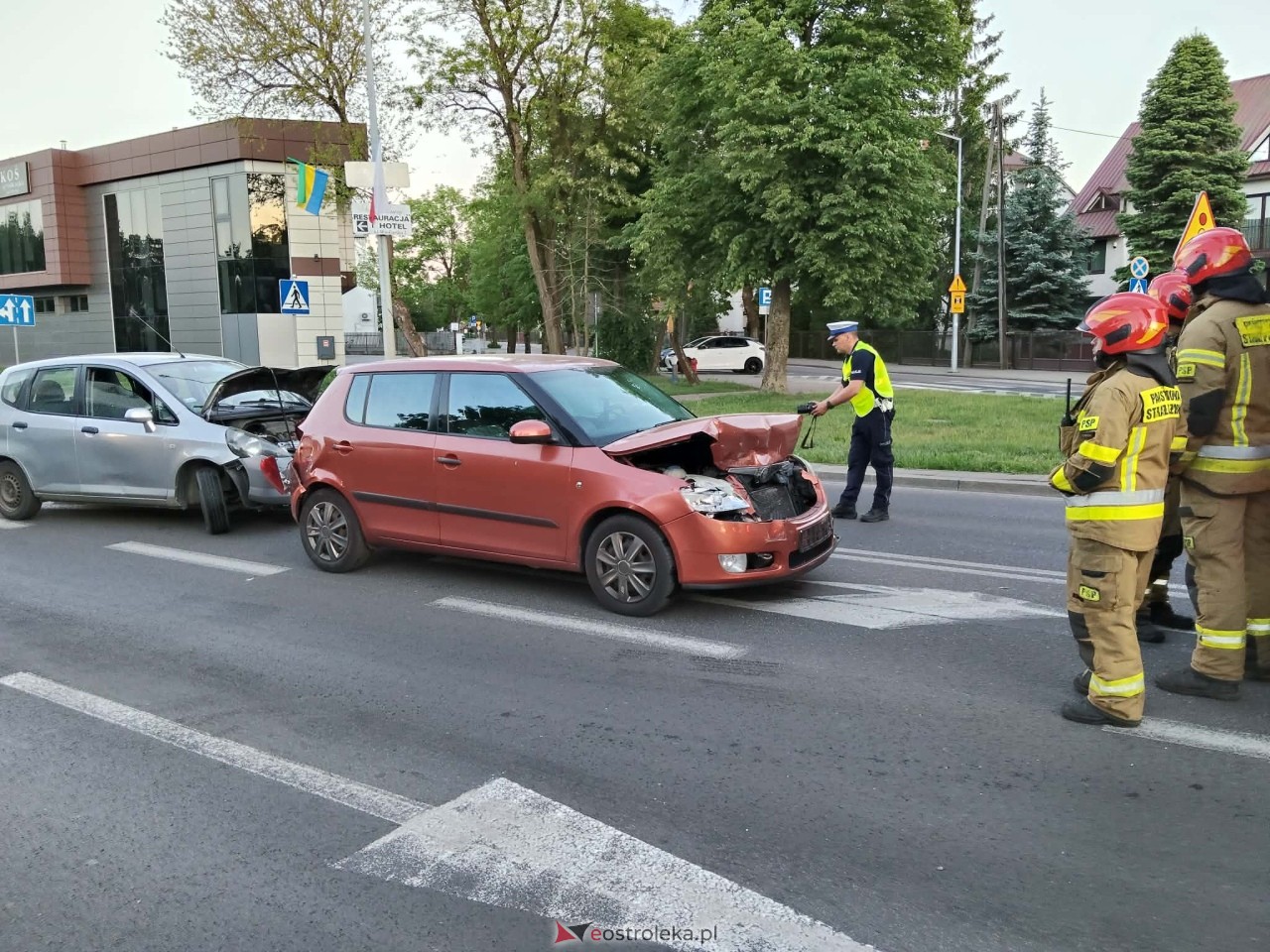 Kolizja trzech aut przy wjeździe na most Wyszyńskiego [25.05.2026] - zdjęcie #14 - eOstroleka.pl