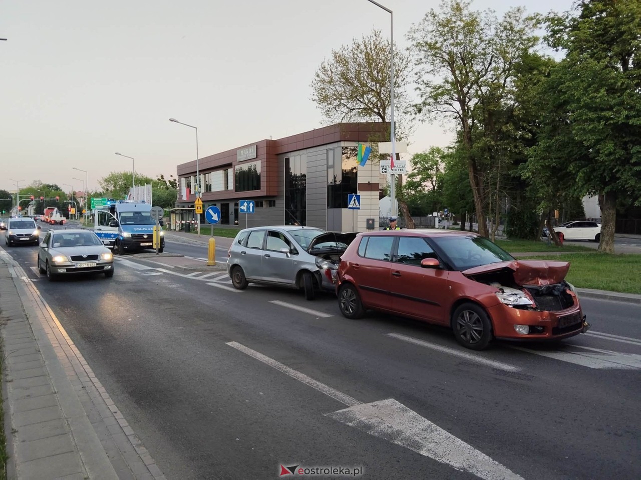 Kolizja trzech aut przy wjeździe na most Wyszyńskiego [25.05.2026] - zdjęcie #12 - eOstroleka.pl
