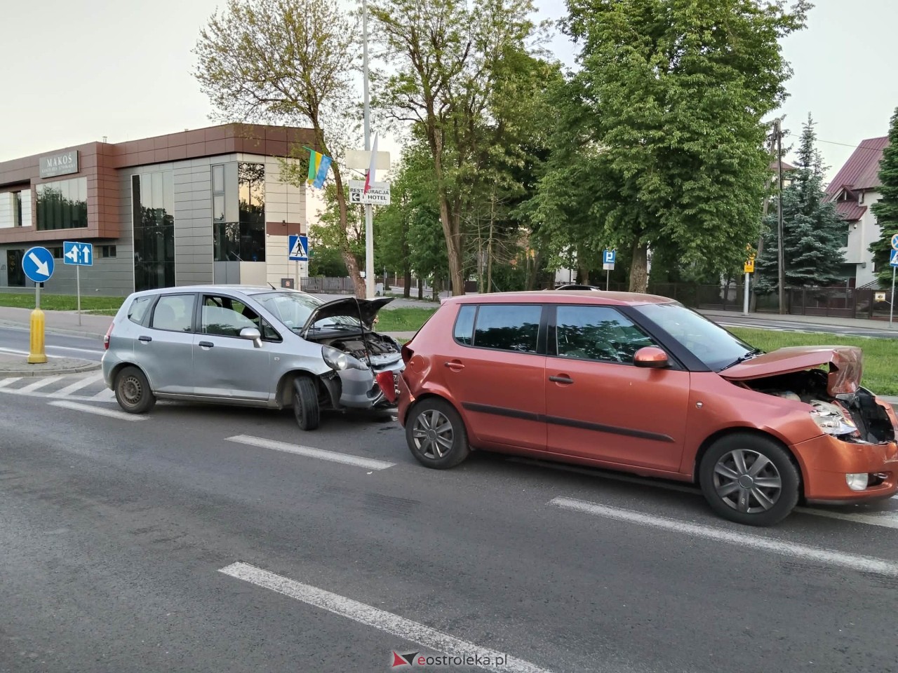 Kolizja trzech aut przy wjeździe na most Wyszyńskiego [25.05.2026] - zdjęcie #10 - eOstroleka.pl