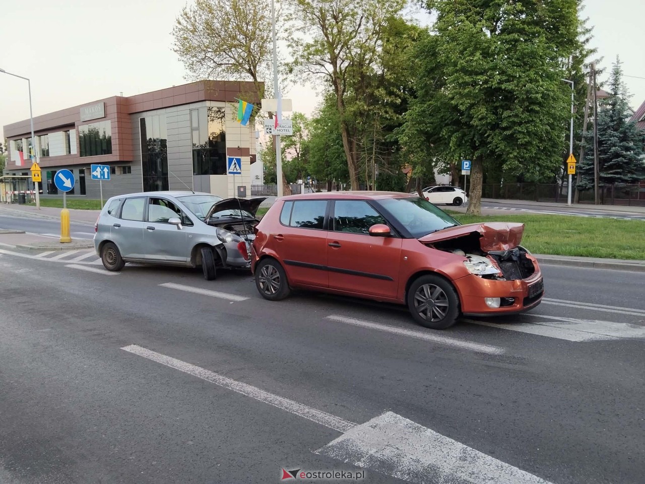 Kolizja trzech aut przy wjeździe na most Wyszyńskiego [25.05.2026] - zdjęcie #7 - eOstroleka.pl