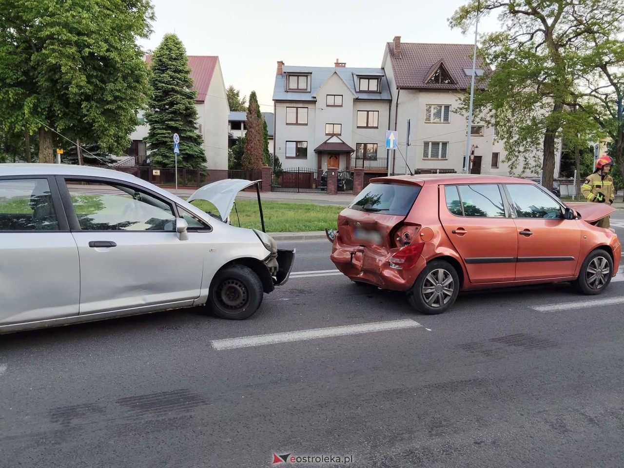 Kolizja trzech aut przy wjeździe na most Wyszyńskiego [25.05.2026] - zdjęcie #3 - eOstroleka.pl