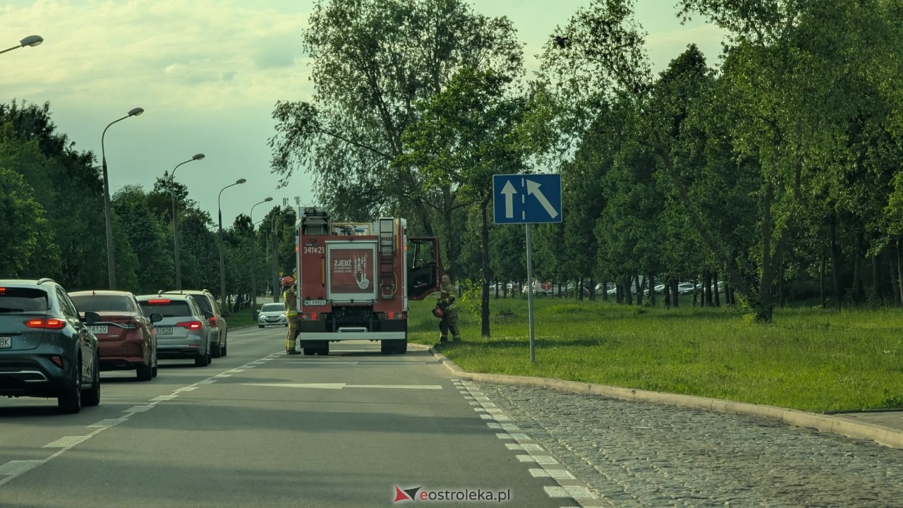 Strażacka interwencja na alei Jana Pawła II [26.05.2026] - zdjęcie #4 - eOstroleka.pl