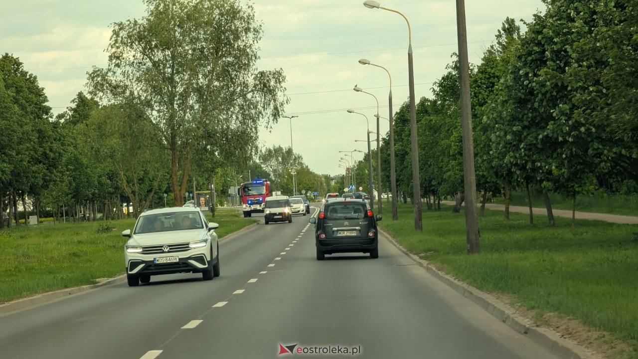 Strażacka interwencja na alei Jana Pawła II [26.05.2026] - zdjęcie #3 - eOstroleka.pl