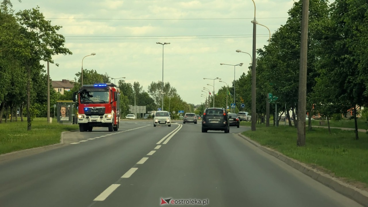 Strażacka interwencja na alei Jana Pawła II [26.05.2026] - zdjęcie #2 - eOstroleka.pl