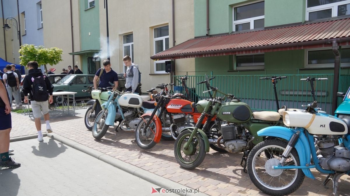 Dzień otwarty w ZSZ nr 1 - V Wystawa Zabytkowej Motoryzacji [29.05.2026] - zdjęcie #100 - eOstroleka.pl