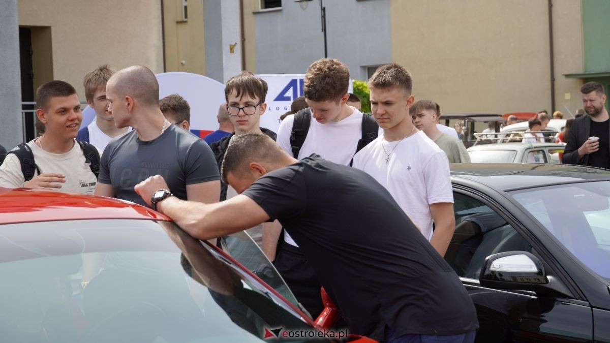 Dzień otwarty w ZSZ nr 1 - V Wystawa Zabytkowej Motoryzacji [29.05.2026] - zdjęcie #36 - eOstroleka.pl