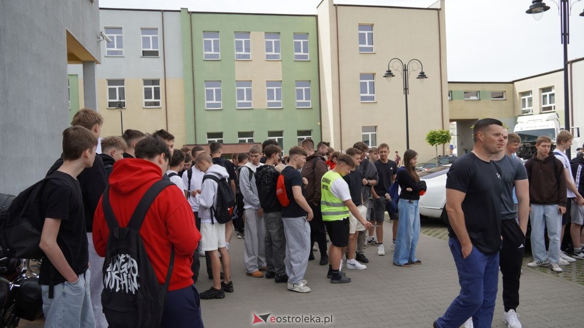 Dzień otwarty w ZSZ nr 1 - V Wystawa Zabytkowej Motoryzacji [29.05.2026] - zdjęcie #31 - eOstroleka.pl