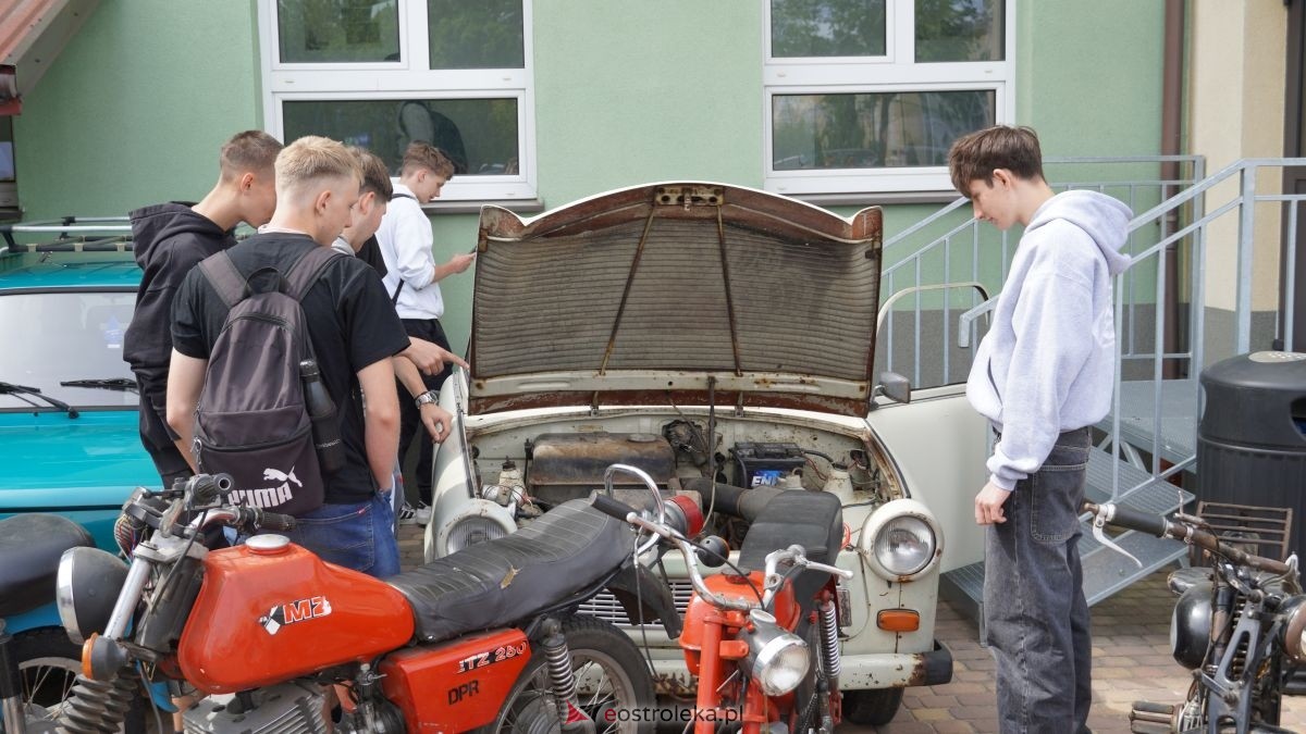 Dzień otwarty w ZSZ nr 1 - V Wystawa Zabytkowej Motoryzacji [29.05.2026] - zdjęcie #13 - eOstroleka.pl