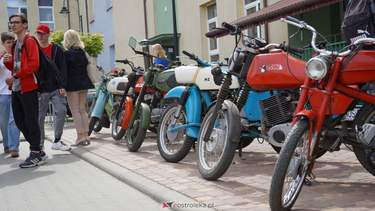 Dzień otwarty w ZSZ nr 1 - V Wystawa Zabytkowej Motoryzacji [29.05.2026] - zdjęcie #10 - eOstroleka.pl