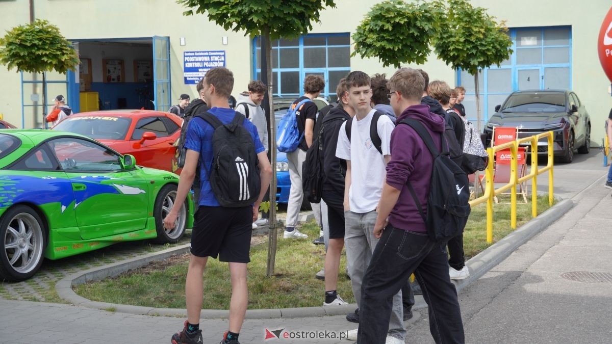Dzień otwarty w ZSZ nr 1 - V Wystawa Zabytkowej Motoryzacji [29.05.2026] - zdjęcie #2 - eOstroleka.pl