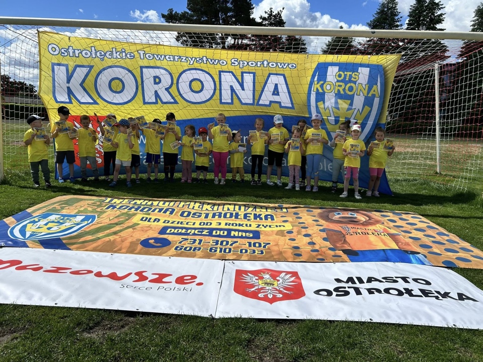 VI Piłkarski Festiwal Przedszkoli OTS Korona  - zdjęcie #13 - eOstroleka.pl