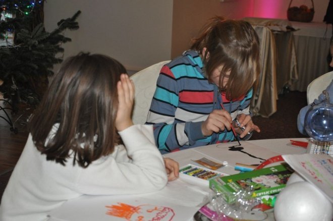Hotel Korona: Spotkanie mikołajkowe dla dzieci z domu dziecka [9.XII.2011] - zdjęcie #3 - eOstroleka.pl