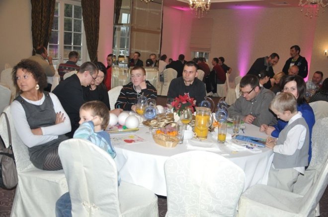 Hotel Korona: Spotkanie mikołajkowe dla dzieci z domu dziecka [9.XII.2011] - zdjęcie #8 - eOstroleka.pl
