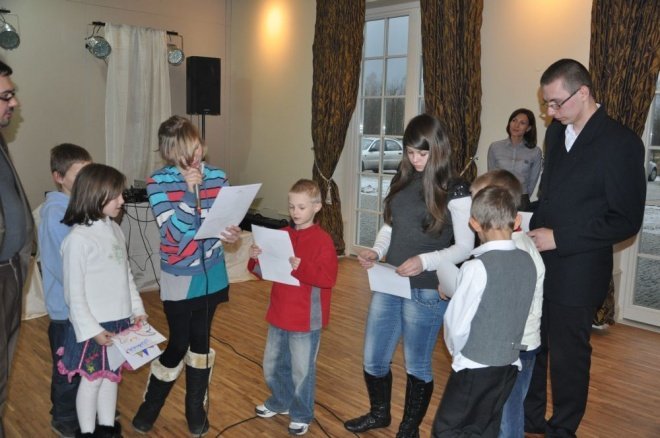 Hotel Korona: Spotkanie mikołajkowe dla dzieci z domu dziecka [9.XII.2011] - zdjęcie #15 - eOstroleka.pl