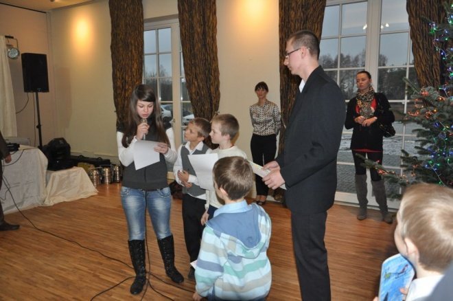 Hotel Korona: Spotkanie mikołajkowe dla dzieci z domu dziecka [9.XII.2011] - zdjęcie #17 - eOstroleka.pl