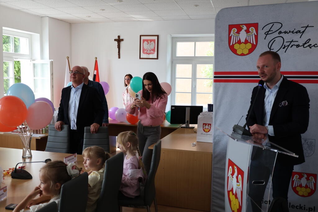 Wyjątkowy Dzień Dziecka w Starostwie Powiatowym w Ostrołęce [1.06.2026] - zdjęcie #29 - eOstroleka.pl