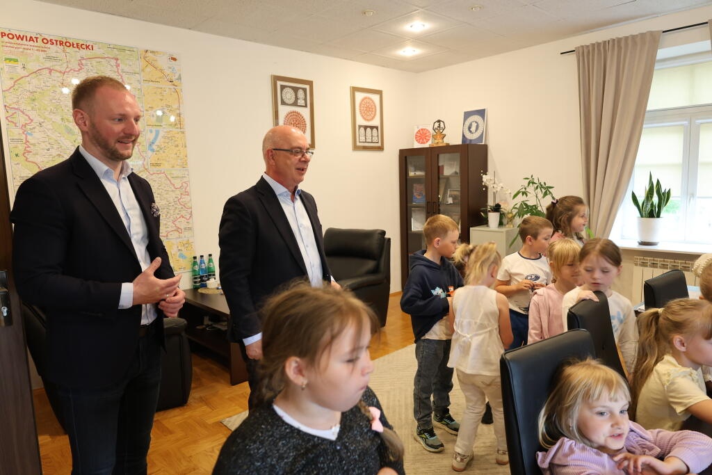 Wyjątkowy Dzień Dziecka w Starostwie Powiatowym w Ostrołęce [1.06.2026] - zdjęcie #23 - eOstroleka.pl
