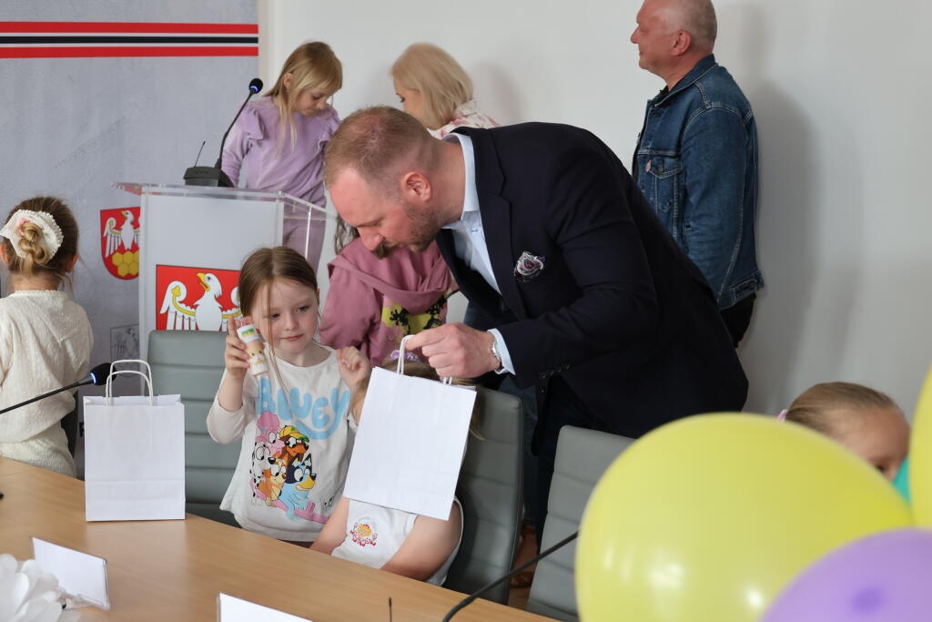 Wyjątkowy Dzień Dziecka w Starostwie Powiatowym w Ostrołęce [1.06.2026] - zdjęcie #19 - eOstroleka.pl