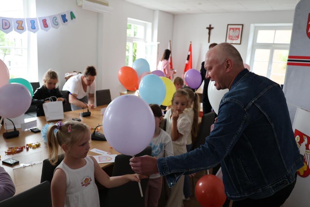 Wyjątkowy Dzień Dziecka w Starostwie Powiatowym w Ostrołęce [1.06.2026] - zdjęcie #9 - eOstroleka.pl