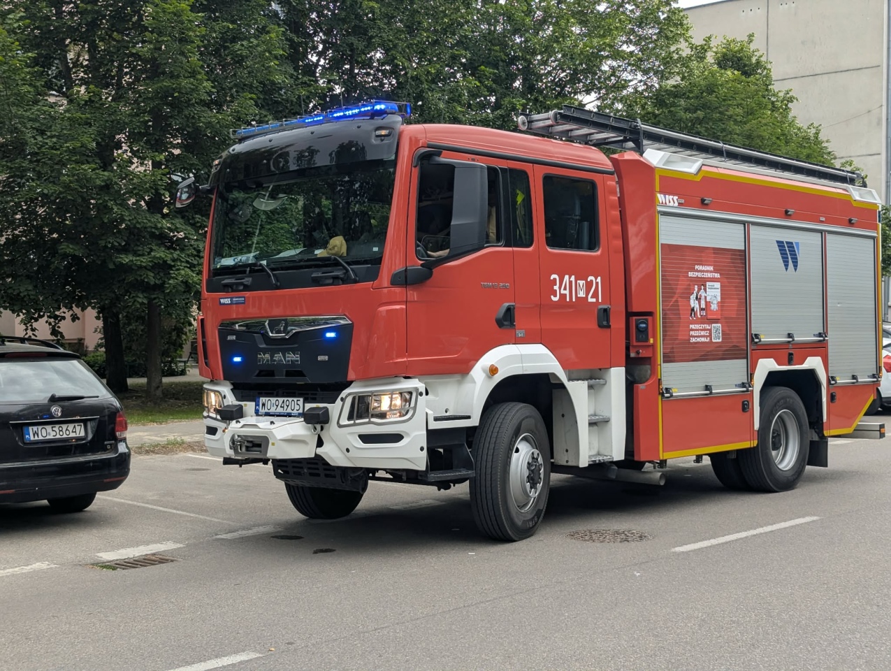 Akcja ratunkowa w bloku przy Jaracza w Ostrołęce [01.06.2026] - zdjęcie #6 - eOstroleka.pl