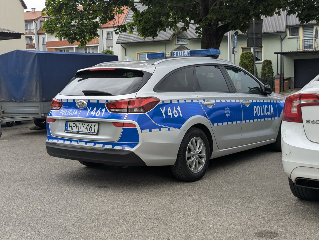Akcja ratunkowa w bloku przy Jaracza w Ostrołęce [01.06.2026] - zdjęcie #4 - eOstroleka.pl