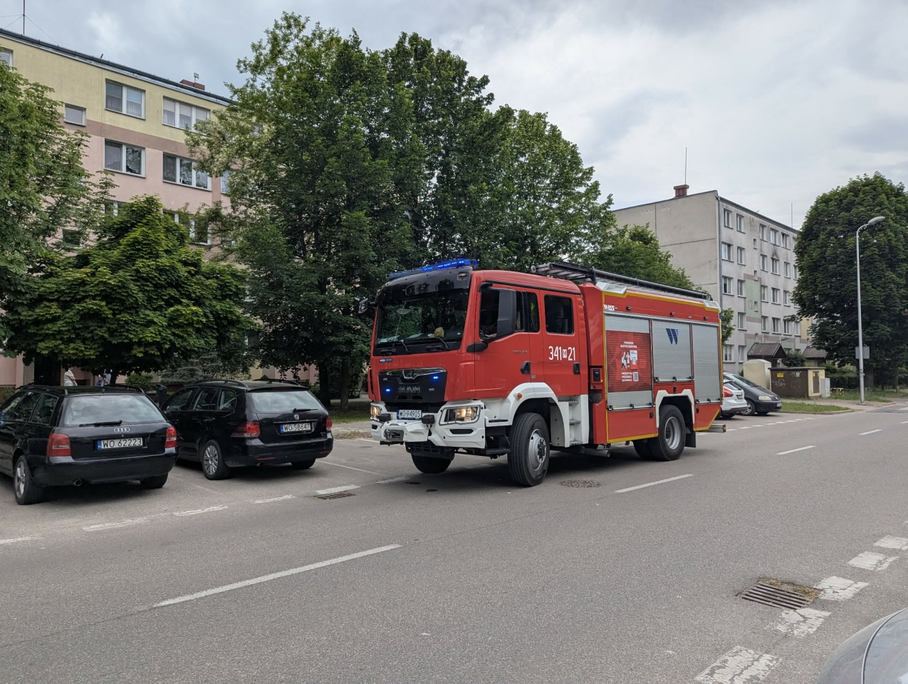 Akcja ratunkowa w bloku przy Jaracza w Ostrołęce [01.06.2026] - zdjęcie #1 - eOstroleka.pl