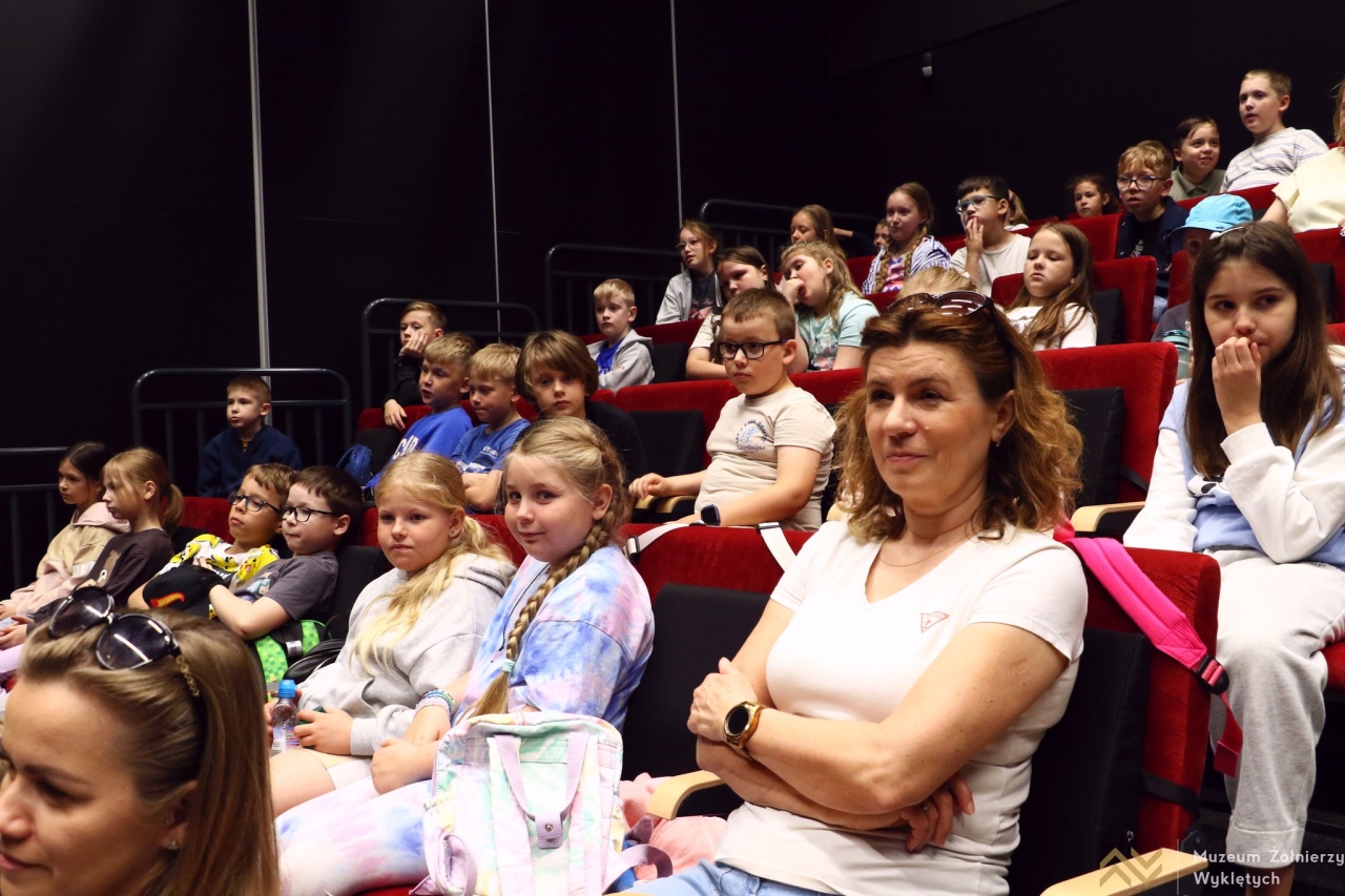 Musical Witek w Muzeum Żołnierzy Wyklętych w Ostrołęce [01.06.2026] - zdjęcie #41 - eOstroleka.pl