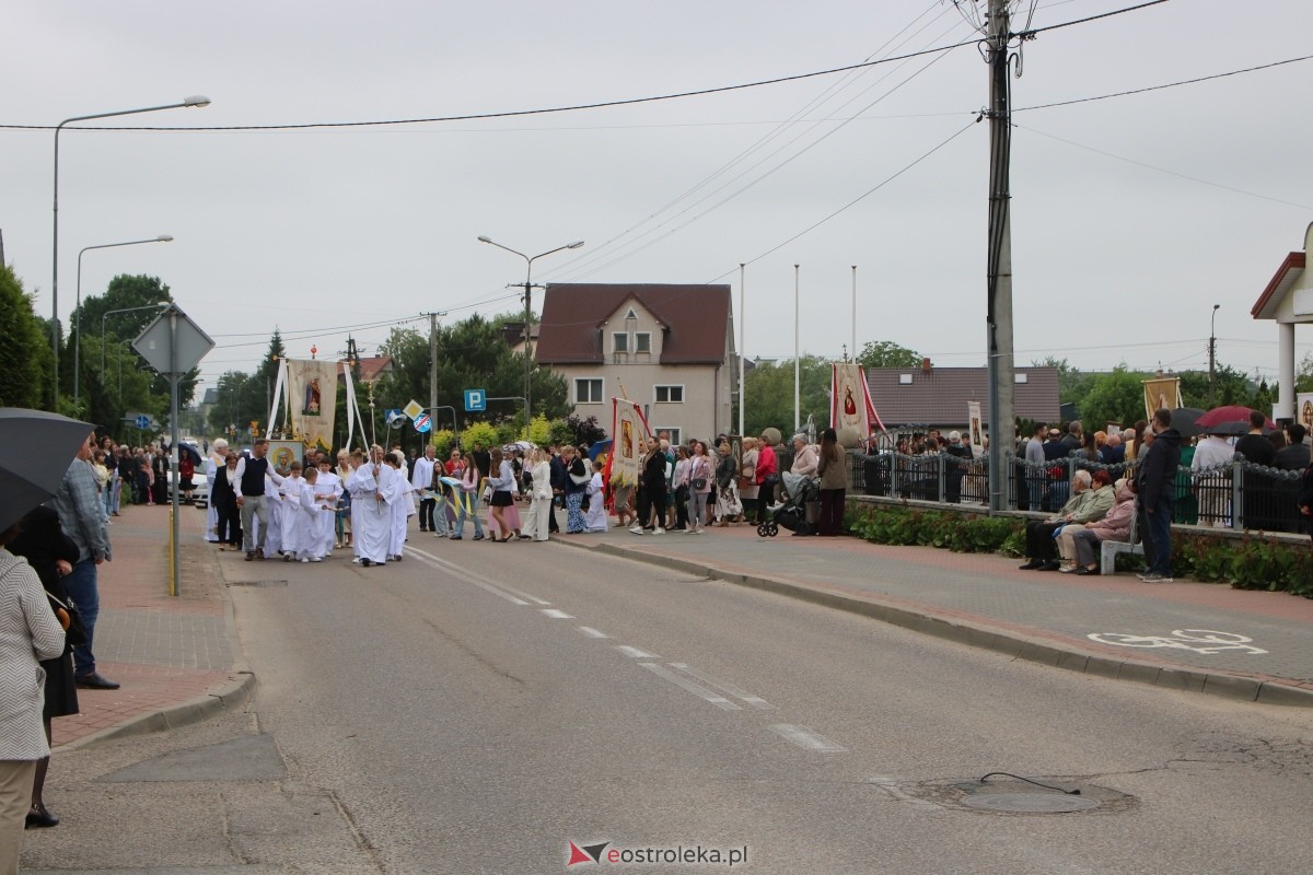 Procesja Bożego Ciała w parafii pw. NMP Królowej Rodzin [4.06.2026] - zdjęcie #74 - eOstroleka.pl