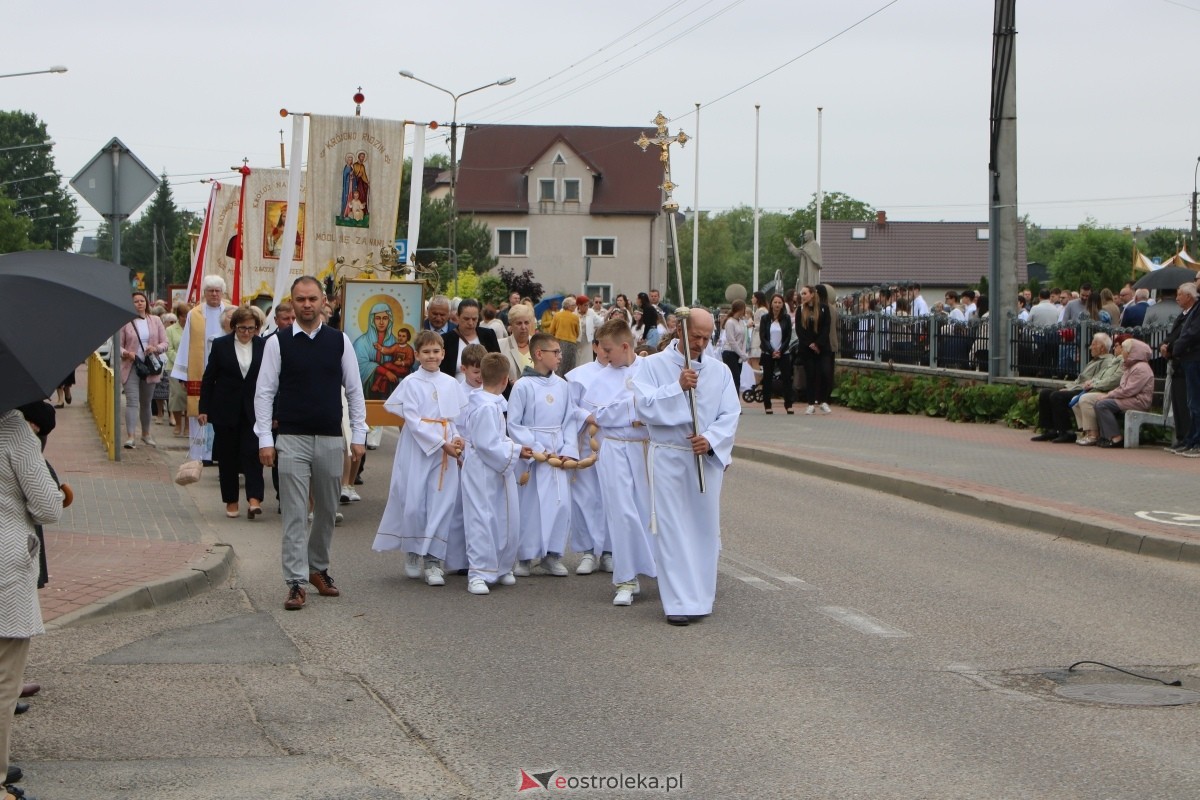 Procesja Bożego Ciała w parafii pw. NMP Królowej Rodzin [4.06.2026] - zdjęcie #71 - eOstroleka.pl