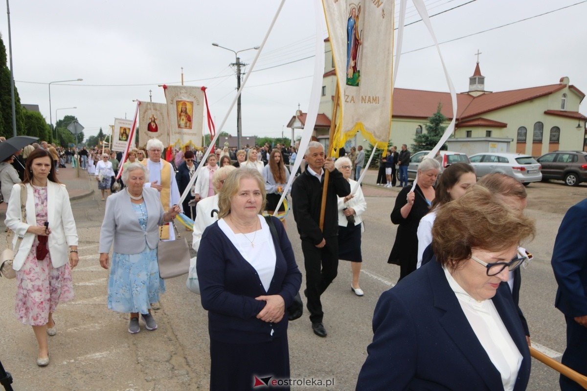 Procesja Bożego Ciała w parafii pw. NMP Królowej Rodzin [4.06.2026] - zdjęcie #64 - eOstroleka.pl