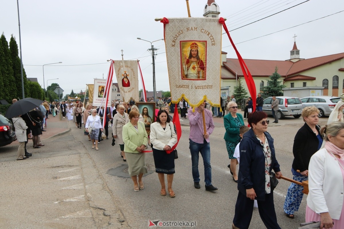 Procesja Bożego Ciała w parafii pw. NMP Królowej Rodzin [4.06.2026] - zdjęcie #62 - eOstroleka.pl